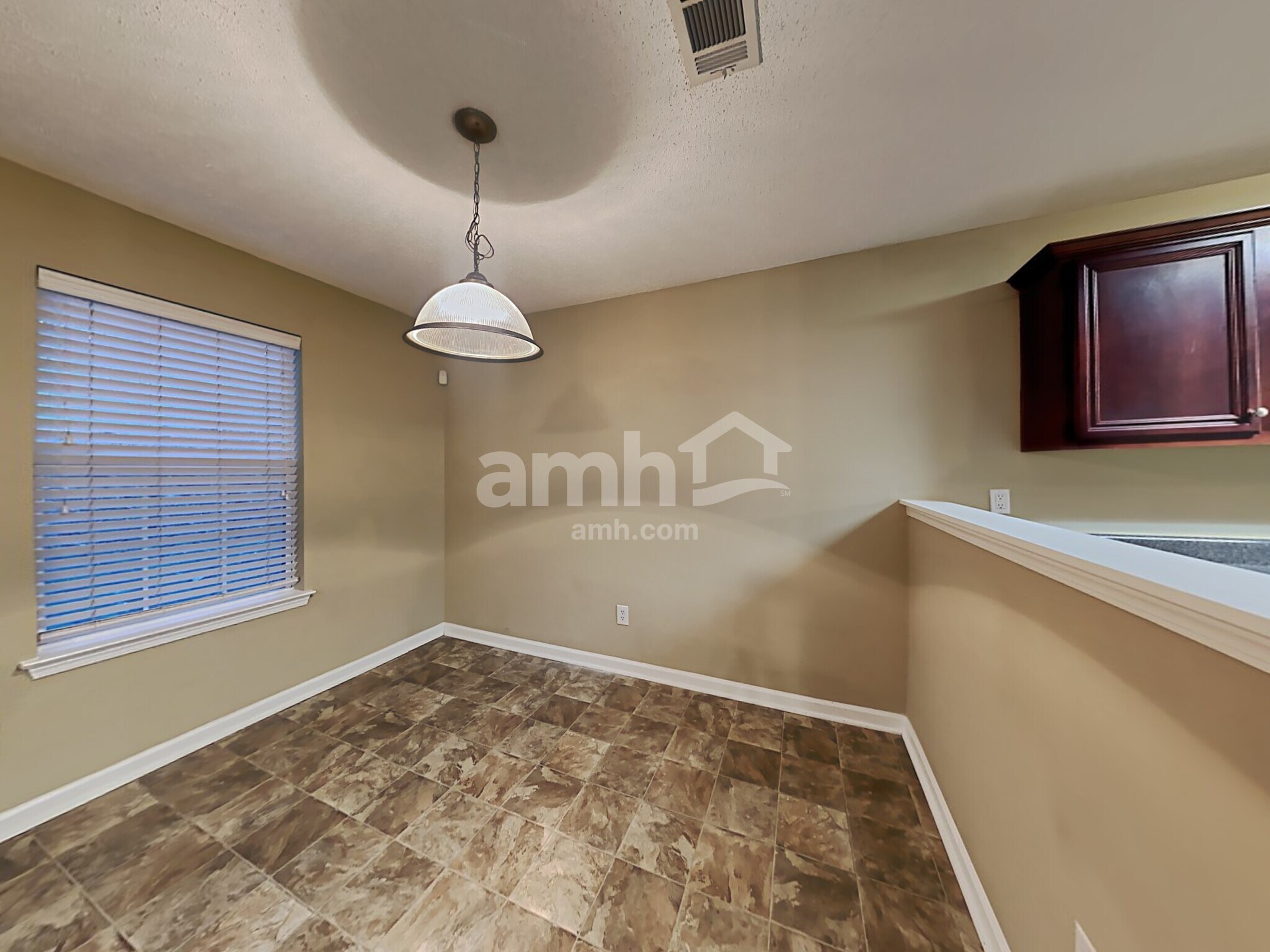 Building Photo - 369 Hidden Creek Ln