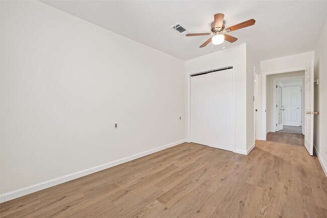 Building Photo - 7950 Longridge Dr