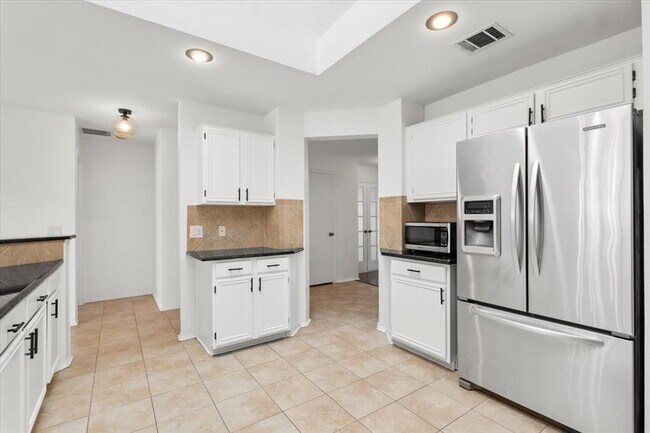 Building Photo - 6105 Back Bay Ln
