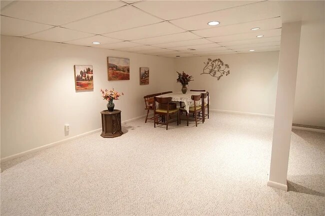Building Photo - 2312 Perricrest Dr