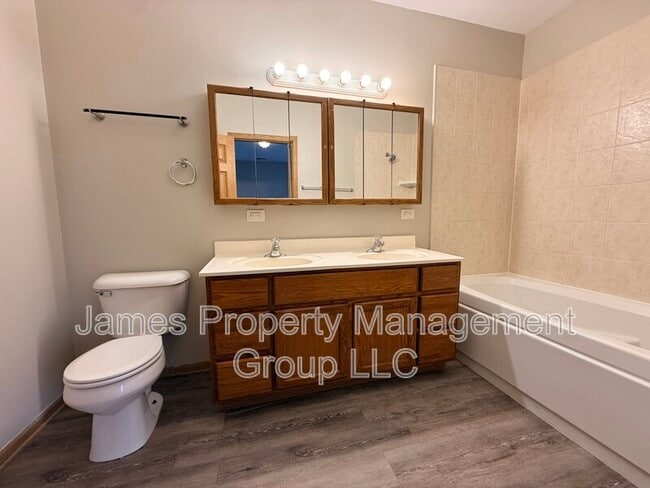 Building Photo - 2729 W Congress Pkwy