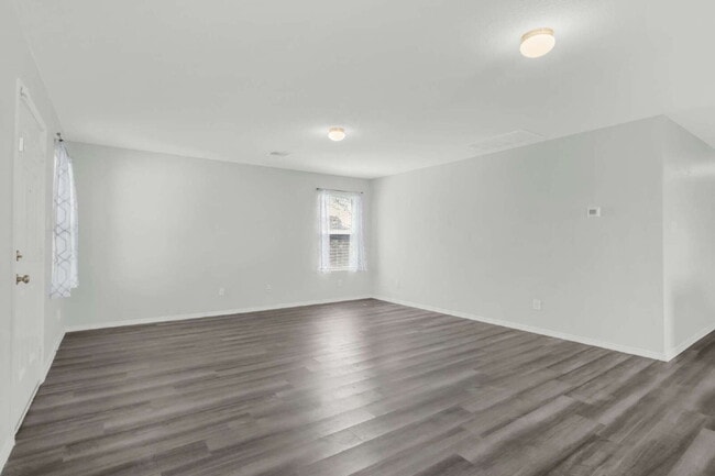 Building Photo - "Charming 3-Bedroom, 2-Bath Home Retreat with Solar Panels! 10% off for active service members!"