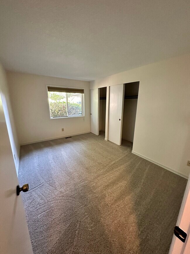 Building Photo - 14815 SW 141st Ave