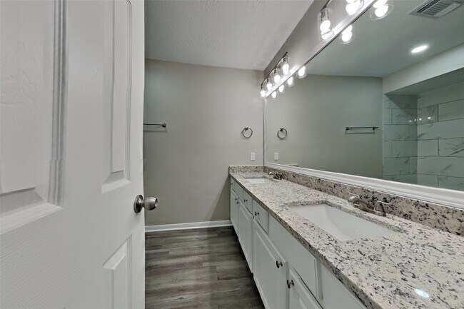 Building Photo - 7022 Echo Pines Dr