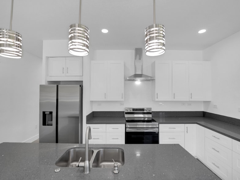 Building Photo - 760 SW 10th St