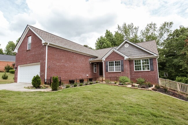 Building Photo - 137 Bristol Woods Dr