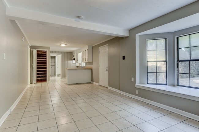 Building Photo - 1221 Harwood Dr
