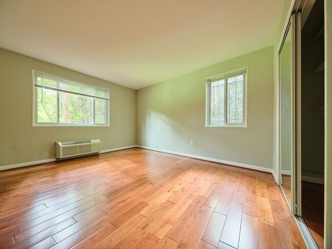 Building Photo - 4114 Davis Pl NW