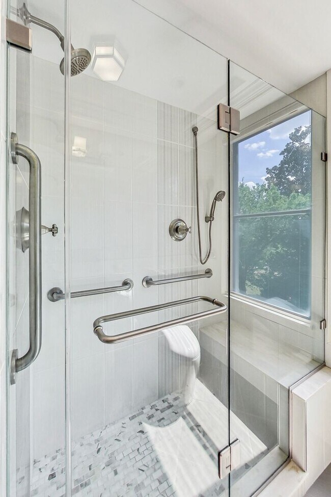 Building Photo - Elegant 2 Bedroom/ 2 Bath Unit in Westchester Cooperative - All Utilities Included!