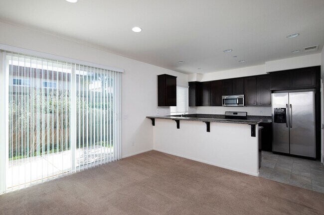 Building Photo - 2 WEEKS FREE!!! 2BR Townhouse in Imperial Beach with Washer/Dryer and Garage!