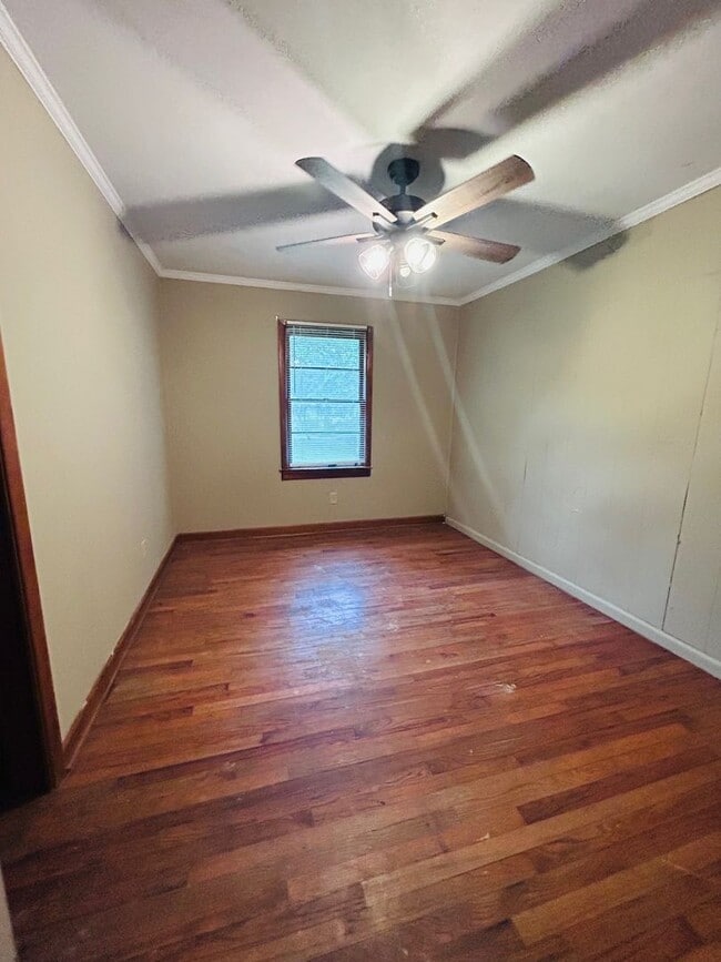 Building Photo - Charming Country Living - 3BR Brick Ranch in Round O