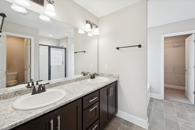 Building Photo - MOVE-IN READY! (Pet Friendly)