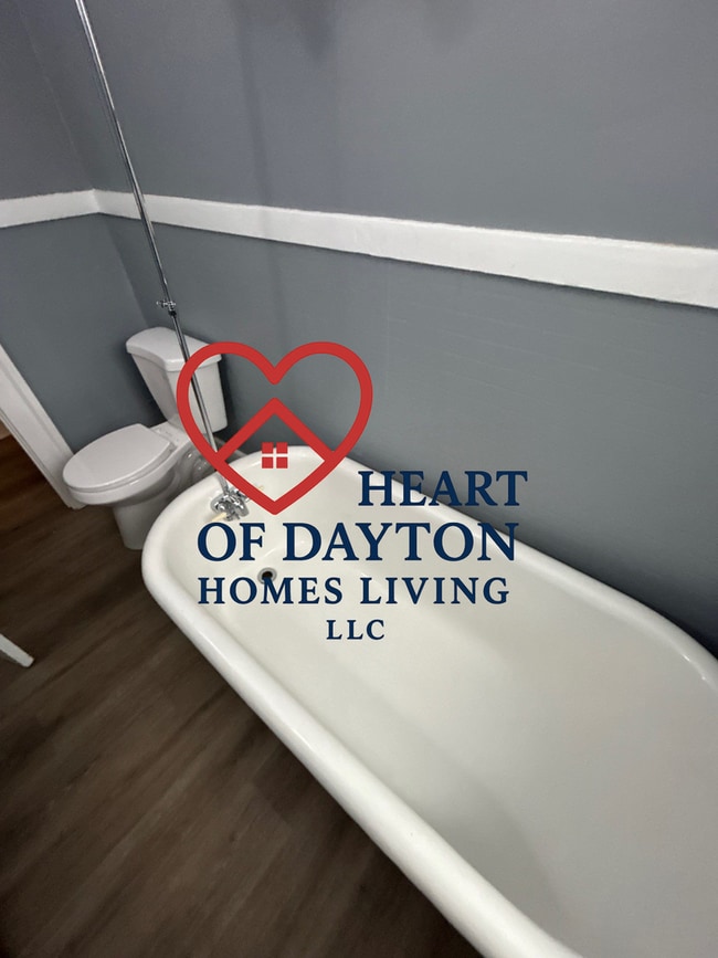 Building Photo - 1732 E 3rd St