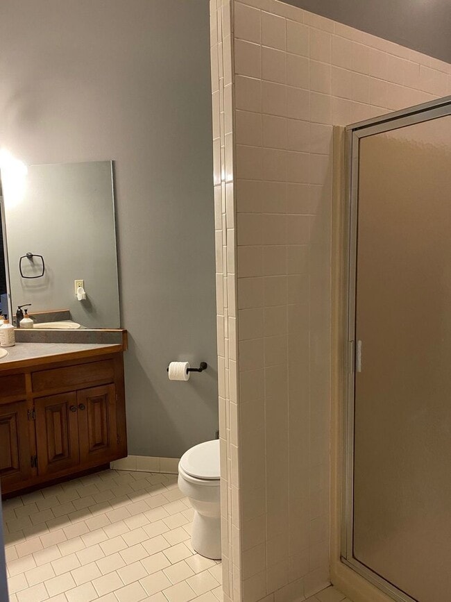 Building Photo - Downtown Apartment! 2 Bed/ 2 Bath with Par...