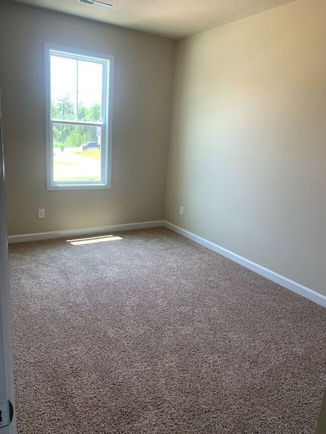 Building Photo - 3 Bedroom/2.5 Bath - Holly Ridge - The Lan...