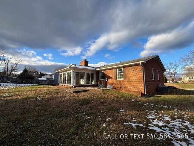 Building Photo - 136 Grimes St