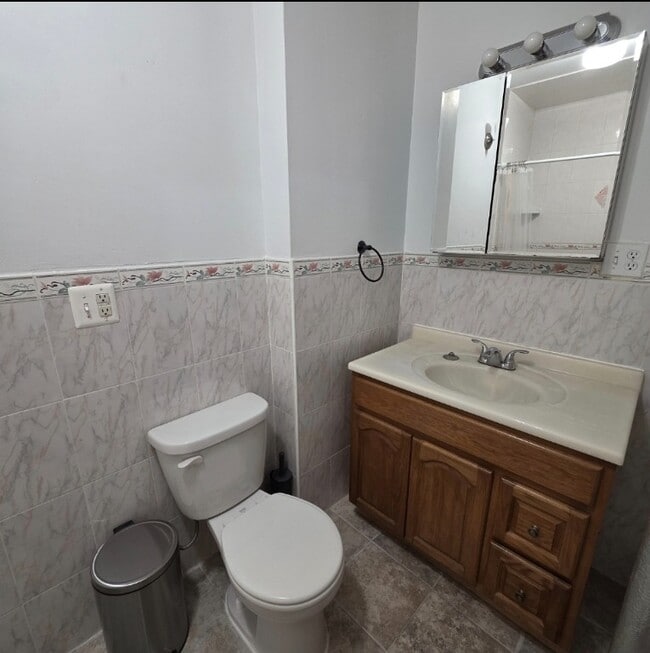 Building Photo - 72nd Street