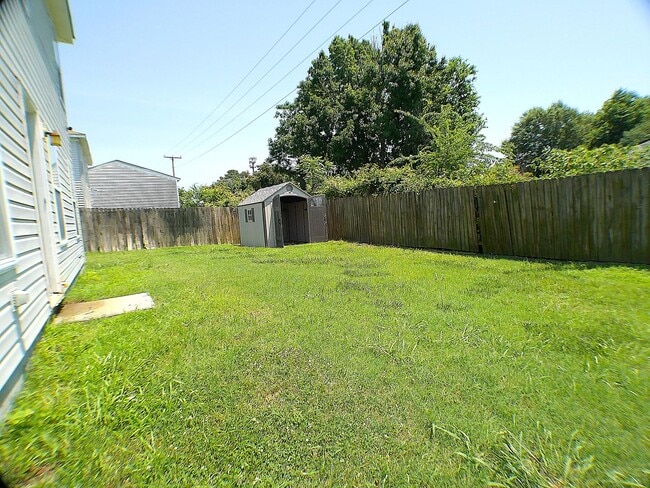 Building Photo - Gorgeous 3 bed 2.5 bath single-family home...