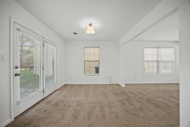 Building Photo - 2540 Sun Seeker Ct