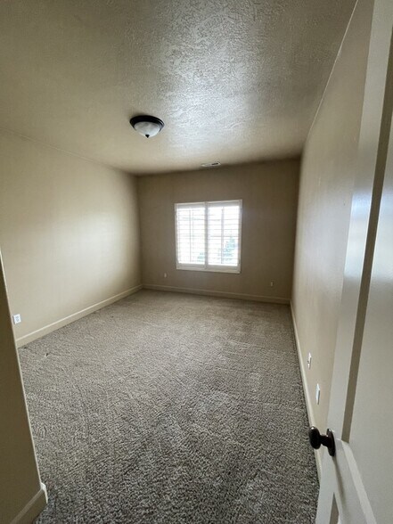 Building Photo - 954 N 940 W