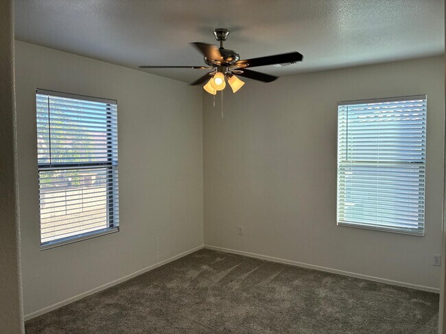 Building Photo - 9646 N 82nd Glen