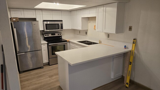 Brand new kitchen Reno with marble quartz - 4525 Mississippi St