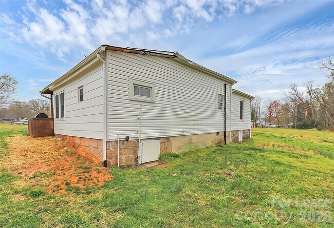 Building Photo - 170 Shuping Mill Rd