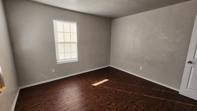 Building Photo - Nice 2 bed 1 bath in OKC!  $895 Per Month!