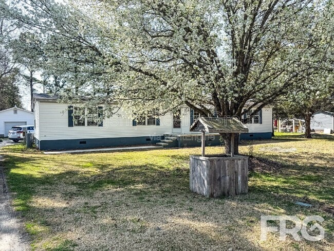 Building Photo - 2057 Oakley Rd