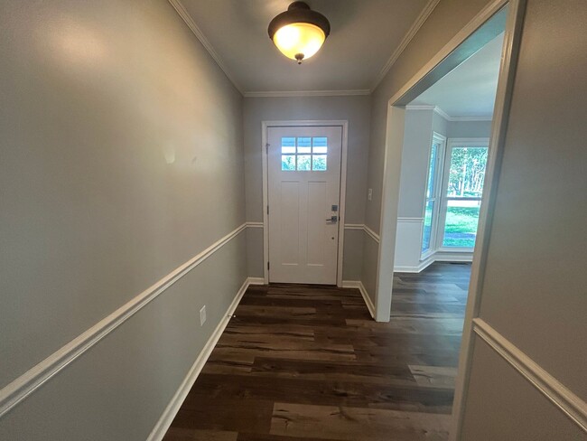 Building Photo - 40 Plainsfield Pl
