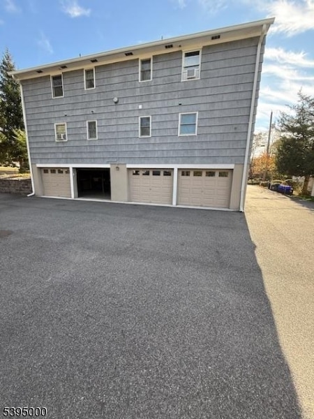 Building Photo - 31 Spring Ave