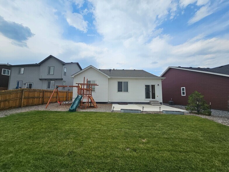 Building Photo - 10450 Summer Ridge Dr