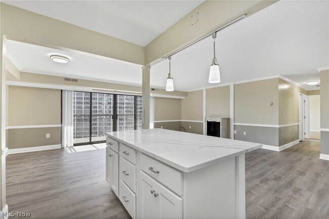 Building Photo - 12550 Lake Ave