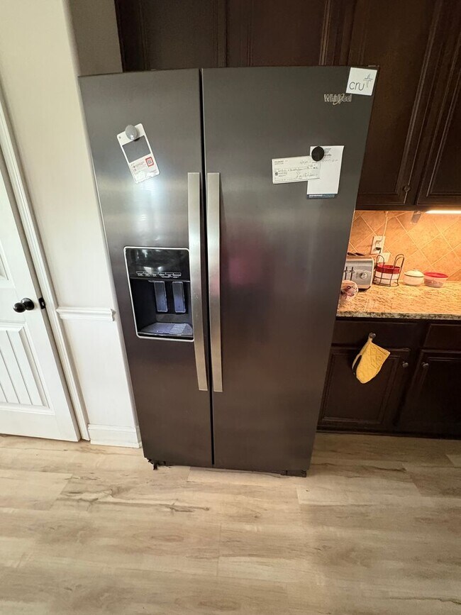 Building Photo - 4 Bedroom 4 Bath Furnished Home in Simpson...