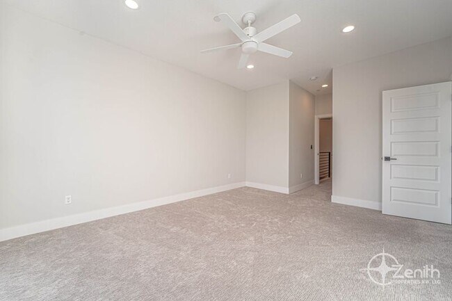 Building Photo - 2375 N R St