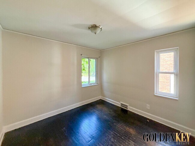 Building Photo - Updated large 3 bed/1.5 bath Westside Home!