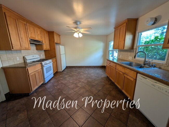 Building Photo - 1223 Arcadian Ave