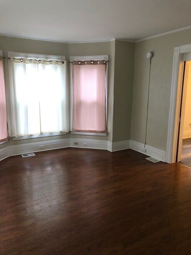 Building Photo - 171 Colonial Ct