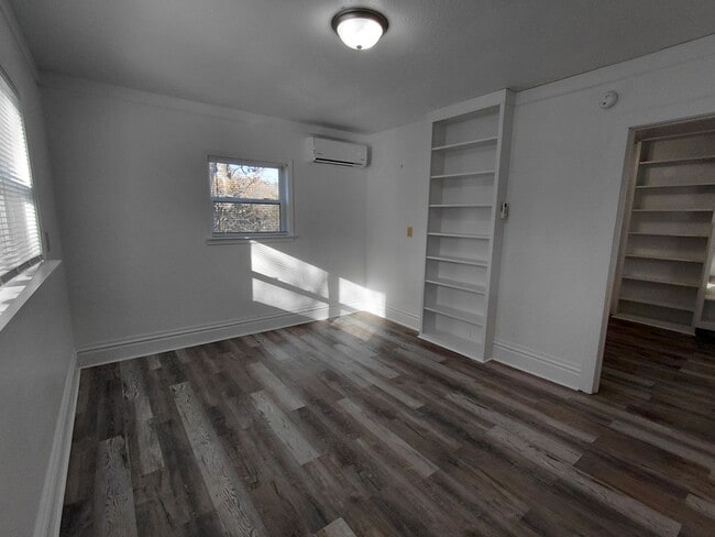 Building Photo - Close to S&T University