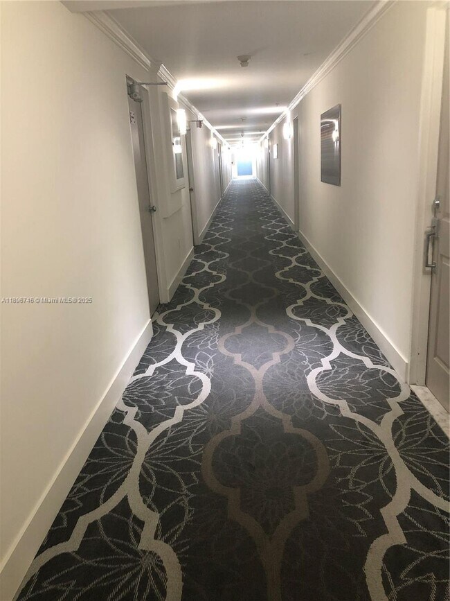 Building Photo - 10350 W Bay Harbor Dr