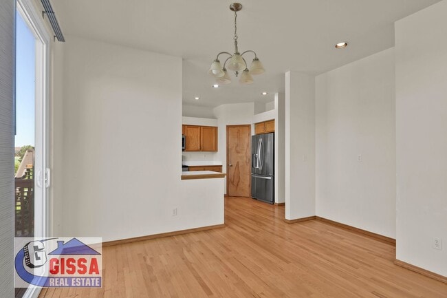Building Photo - Beautiful home with views of Pikes Peak!