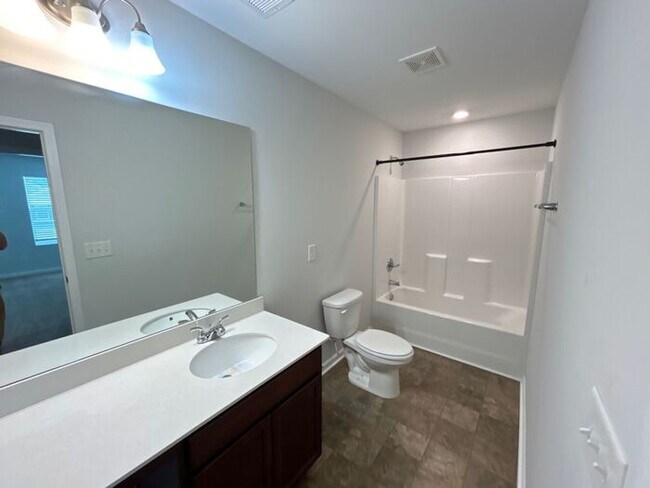 Building Photo - 424 Keeble Dr