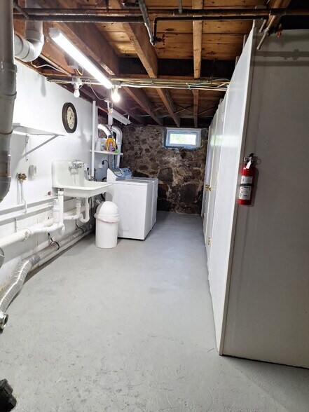 Building Photo - 88 Bismark St