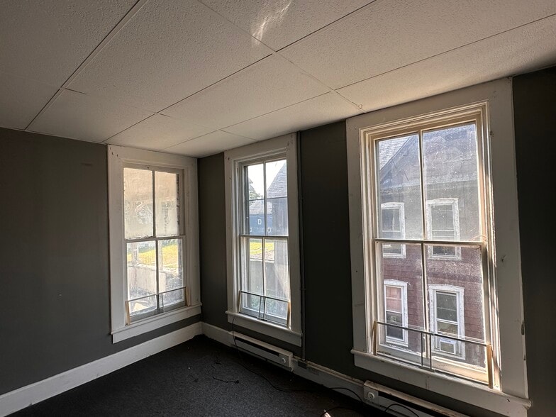 Building Photo - 917 Lake St