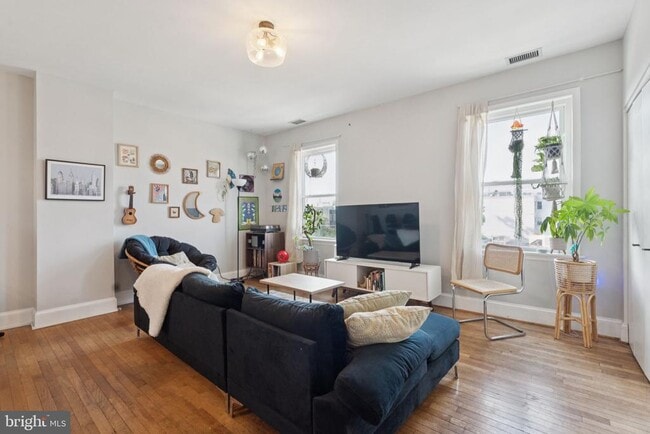 Building Photo - 1902 Fairmount Ave