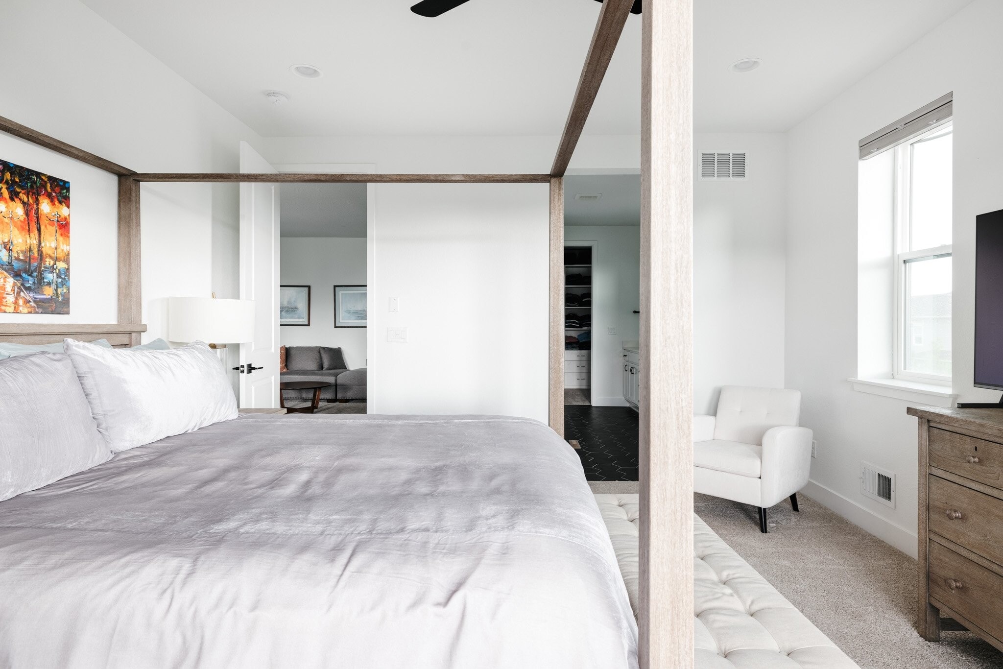 Building Photo - 6010 N Perth St