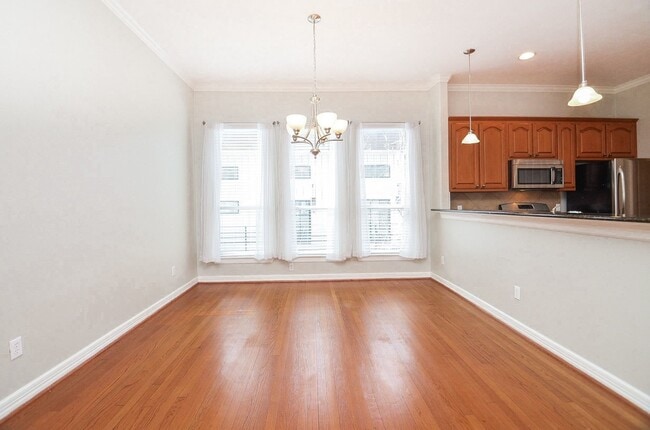 Building Photo - 1148 W 25th St