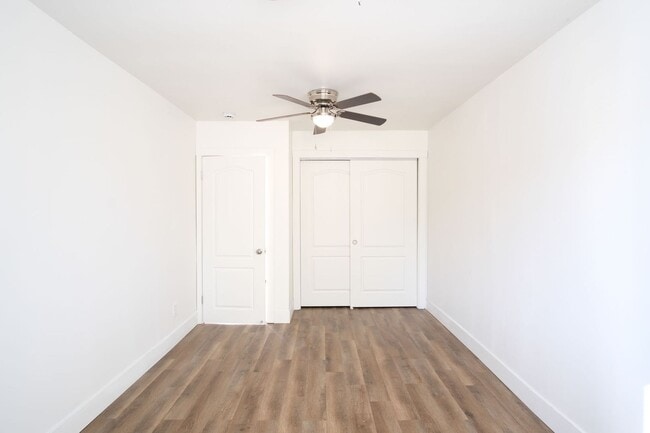 Building Photo - 3 Bedroom 1 Bath -Available NOW