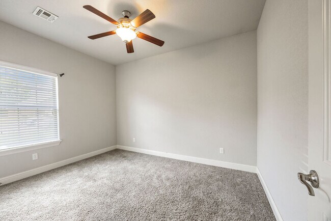 Building Photo - 2237 Aspen