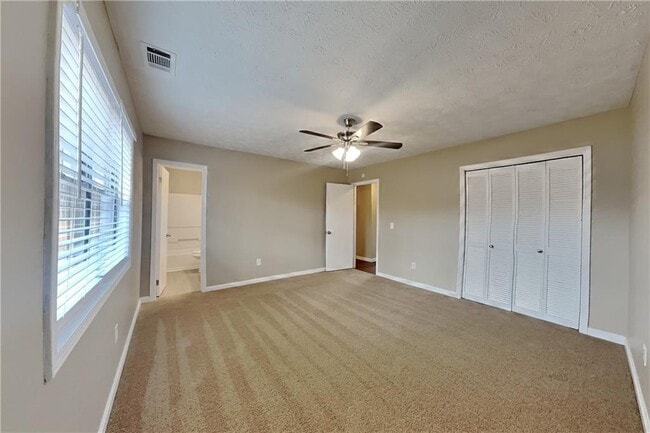 Building Photo - 2760 Blarney Way NW